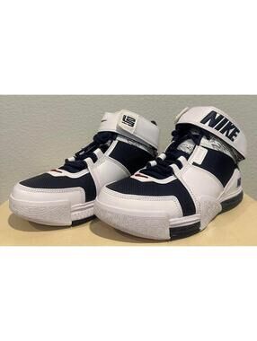 New Zoom Lebron II Mid Top Basketball Sneakers Men's Size 8 or Women's Size 9.5